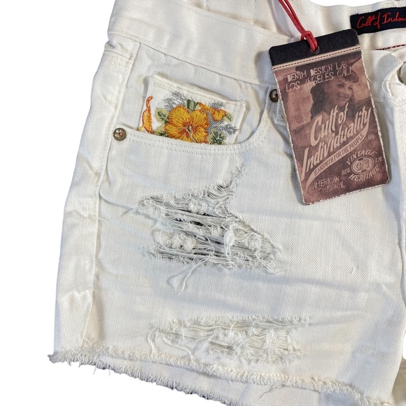 Cult of Individuality Women's Tantra Distressed Floral White Denim Shorts - Picture 7 of 9